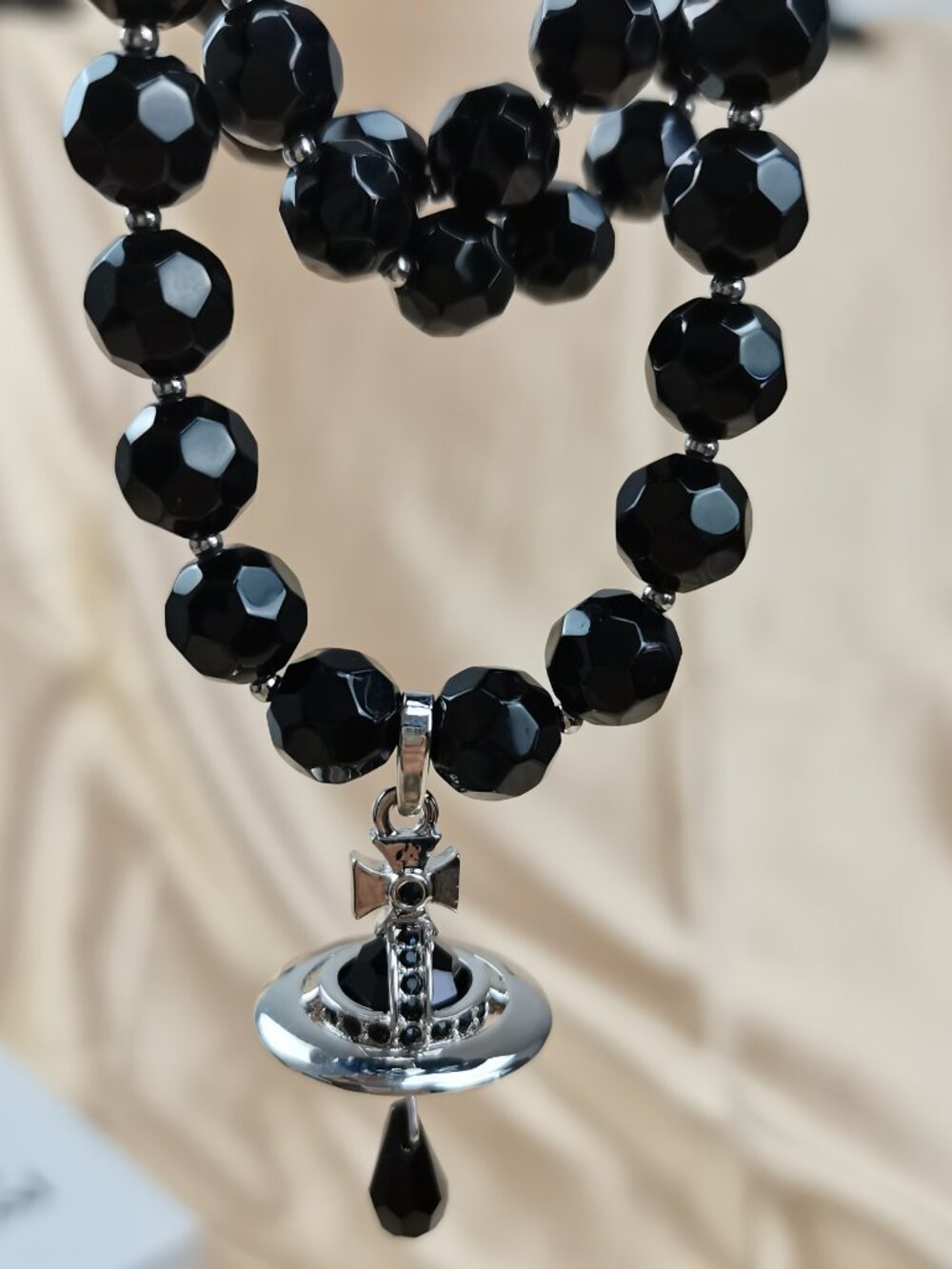 Vivienne Westwood Three Row Pearl Bas Relief Choker in Silver (Brand New) - Picture 8 of 13